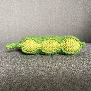 baby Gap green pea knitted rattle